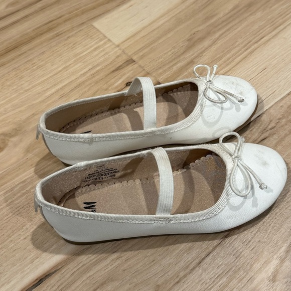 H&M toddler size 10 flats - Picture 2 of 4